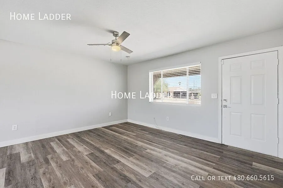 Modern 4BR Home with Upgraded Kitchen & Fenced Backyard — Photo 2