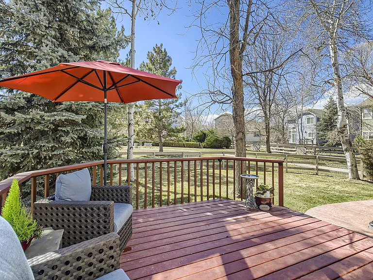3974 Hawthorne Cir — Photo 4