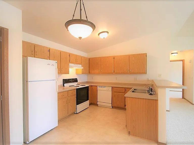 Gateway Estates Apartments — Photo 77