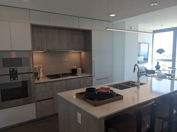 211 N Harbor Dr APT 904, Chicago, IL 60601