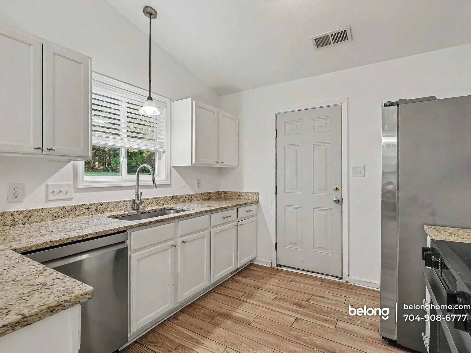 3 bed, 2.0 bath, 1222 sqft, $1,725 — Photo 4