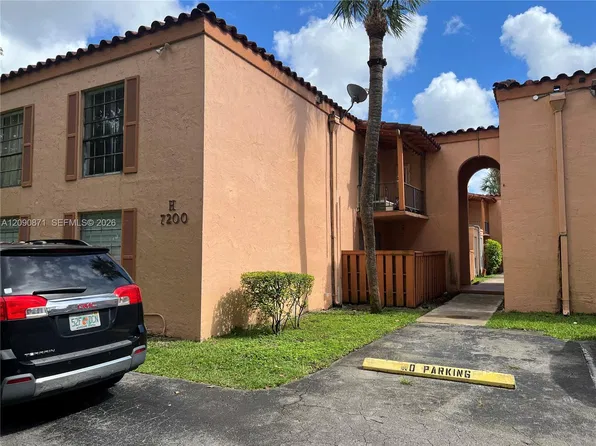 7200 Fairway Dr APT H5, Miami Lakes, FL 33014