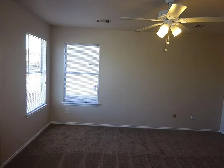 1016 Doras Dr — Photo 8