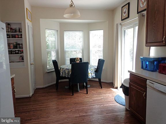 4th image of 16 Candleridge Ct