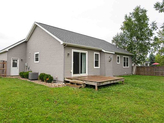 4th image of 7138 Applewood Dr