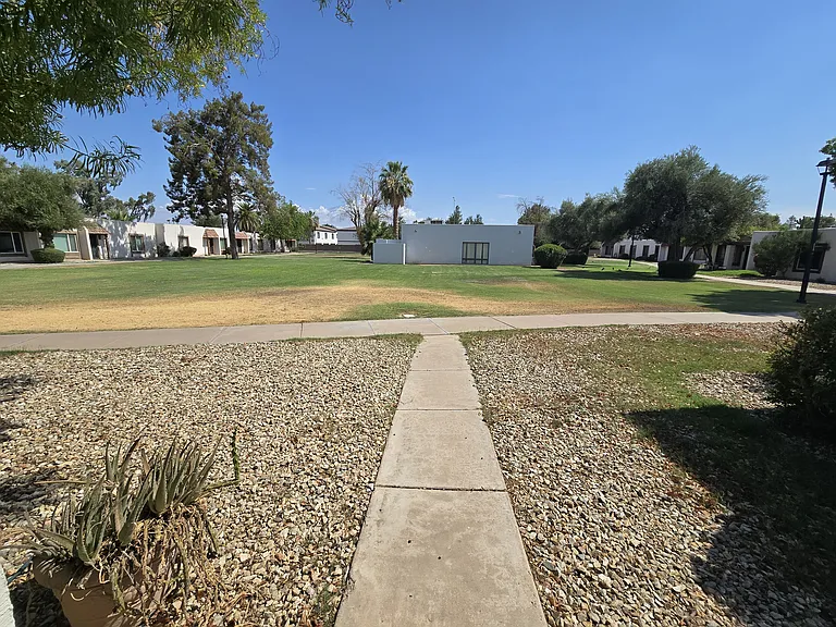 W Desert Crest Dr — Photo 9