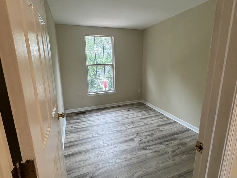 8918 Pembrook Woods — Photo 4