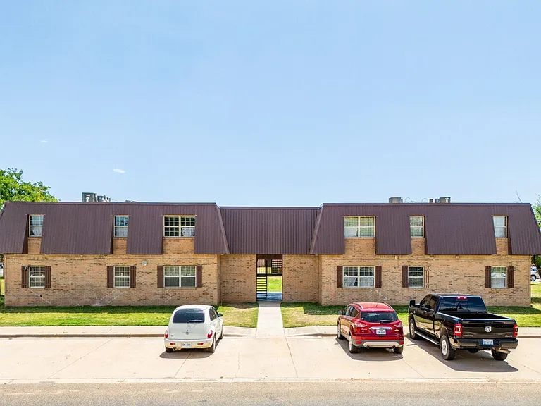 400 N Cedar Ave — Photo 2