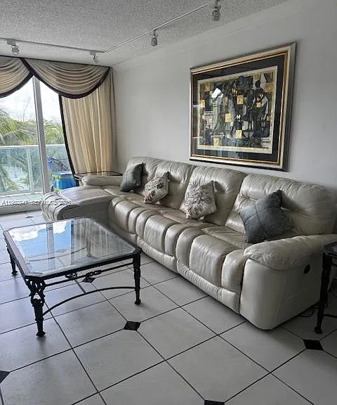 100 Bayview Dr #319 — Photo 4