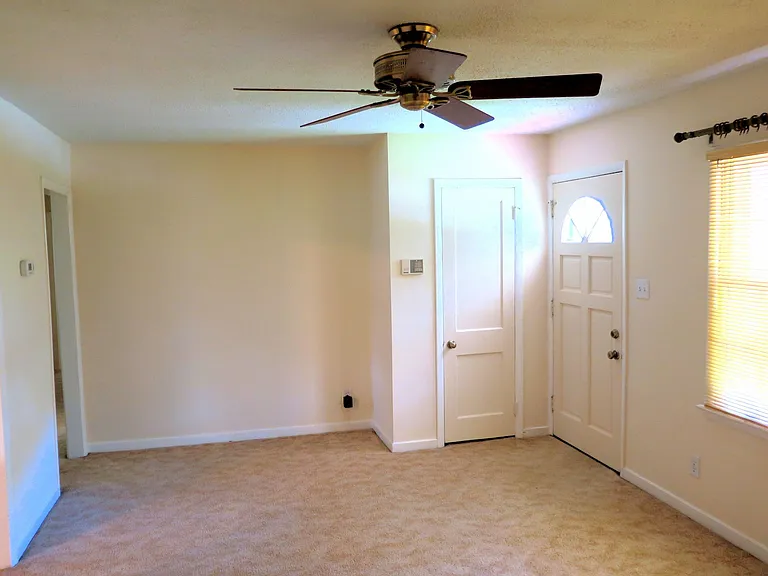 1208 Courtland Dr — Photo 10