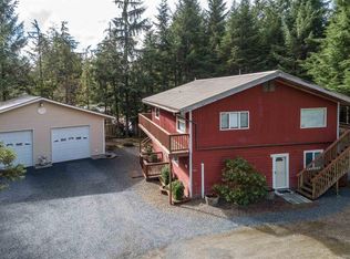 61 Strawberry Rd, Ketchikan, AK 99901