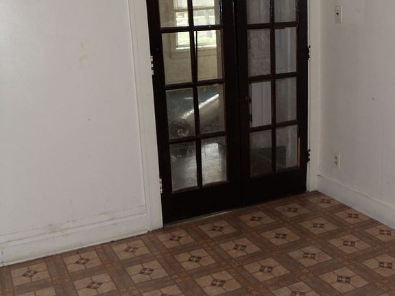 3rd image of 4734 S Grand Blvd