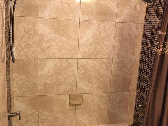 Full bath, newly remodeled