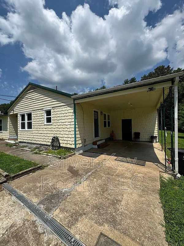 Building Photo - 235 Rose Dr