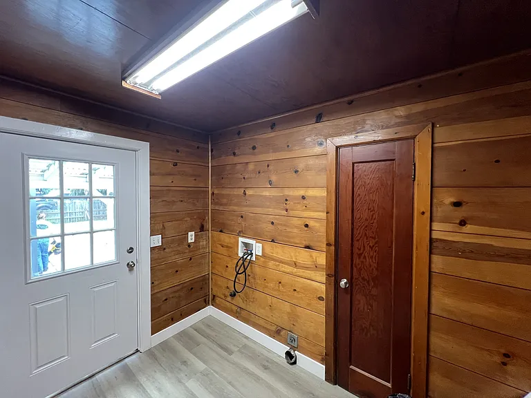 Laundry room/Door to deck