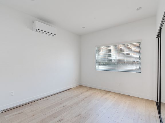 4th image of 11140 Woodley Ave