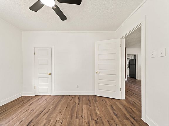 4th image of 144 Centerview St