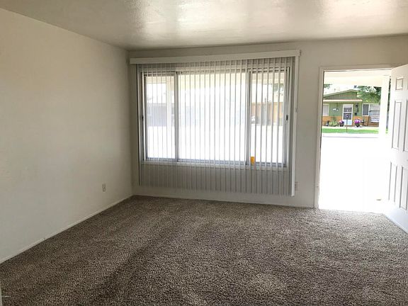 3rd image of 2132 W Laurel Ln
