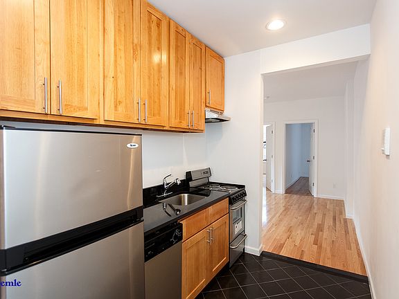 2nd image of 1324 Lexington Ave APT 18