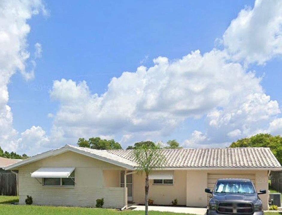1st image of 10118 Holly Dr