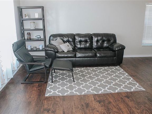 3rd image of 619 Garberia Dr