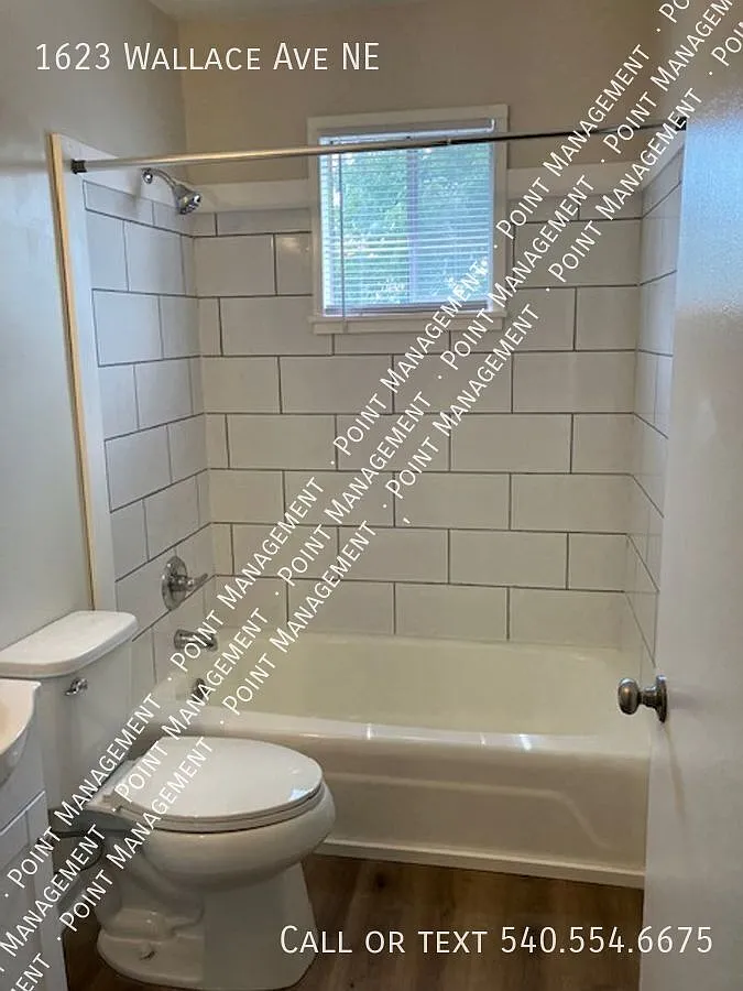 2 Bed 1 Bath Duplex! Water included in rent! — Photo 3
