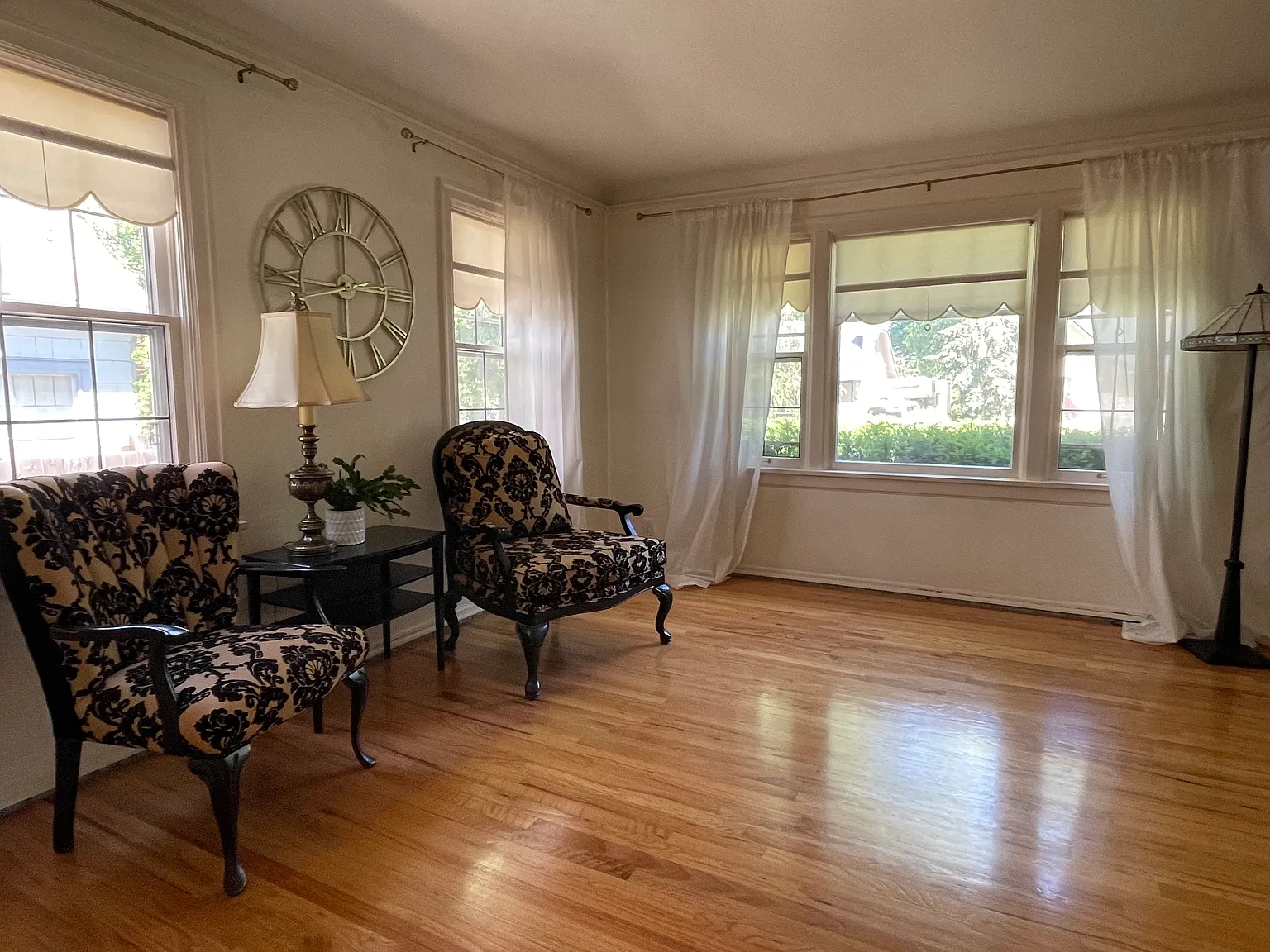 3 bed, 2.5 bath, 2714 sqft, $2,300 — Photo 4