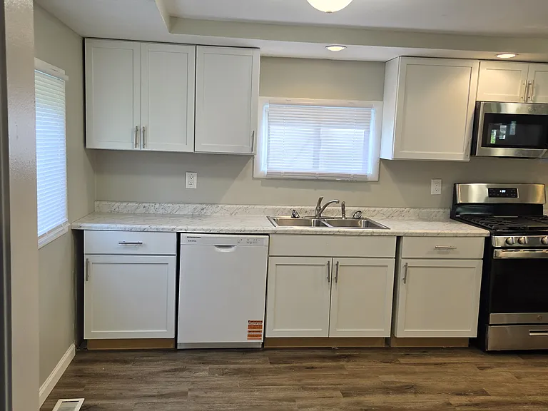 55189 Hollywood Blvd — Photo 12