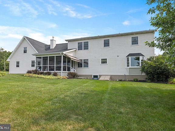 4th image of 715 Boyle Rd