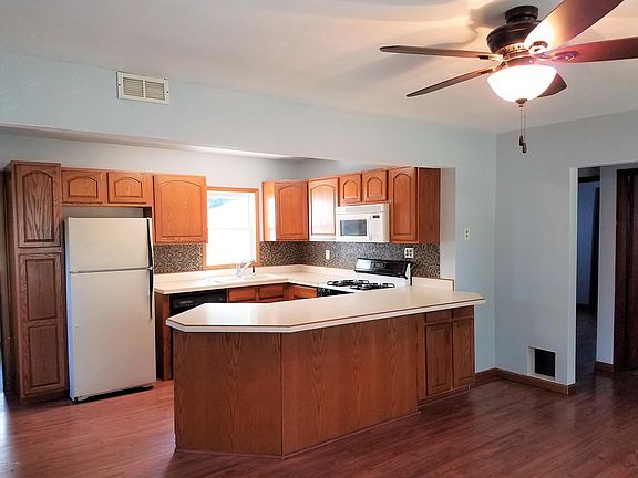 3rd image of 109 Taylor Ave