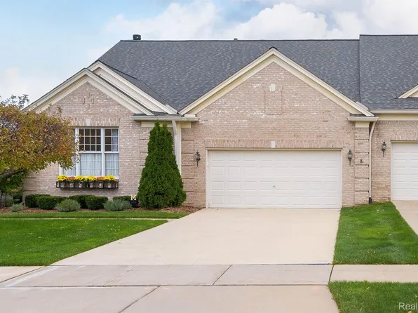 1302 Rock Valley Dr, Rochester, MI 48307