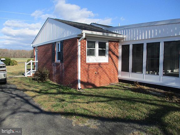 3rd image of 22403 Marsh Creek Rd