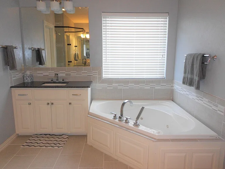 2212 SW 53rd St — Photo 20