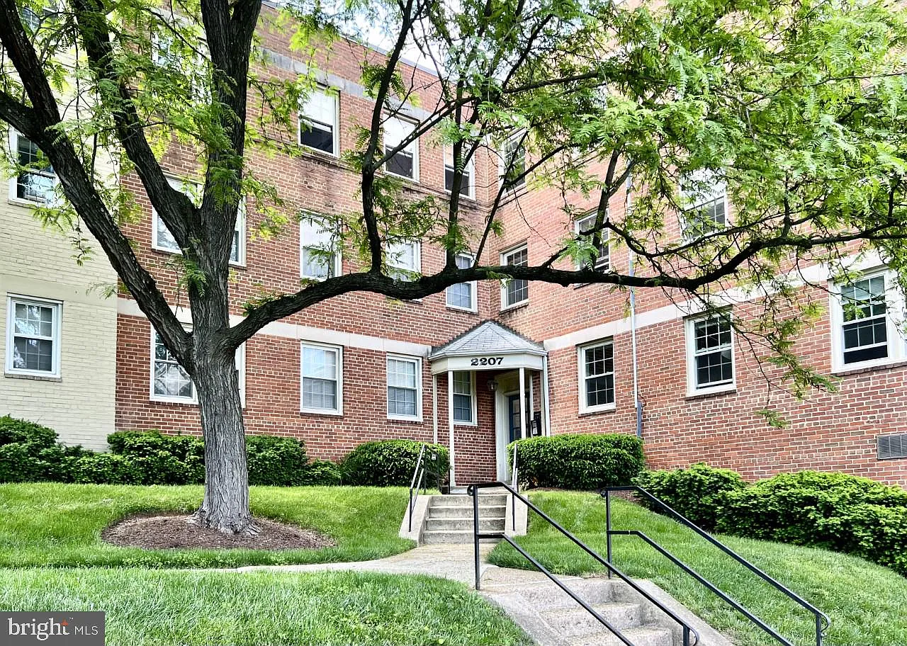 2 bed, 966 sqft, $2,200 — Photo 1