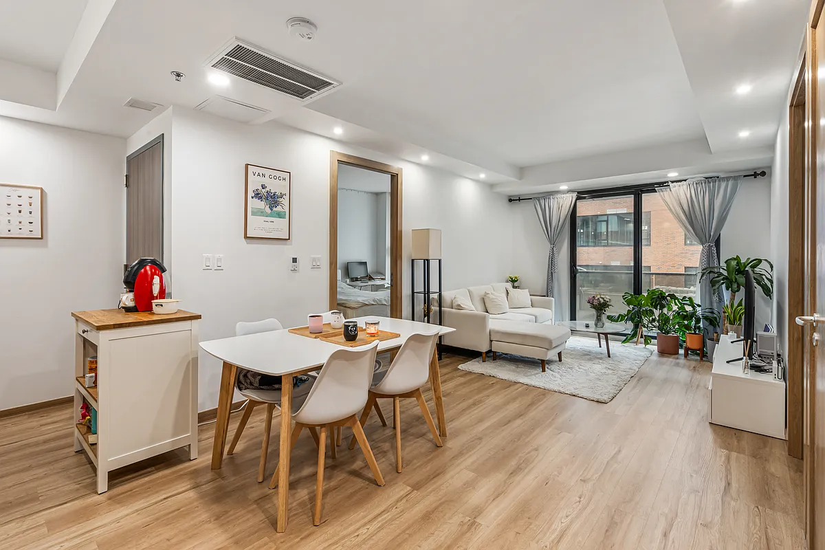 Building Photo - 13111 Fowler Ave #3K