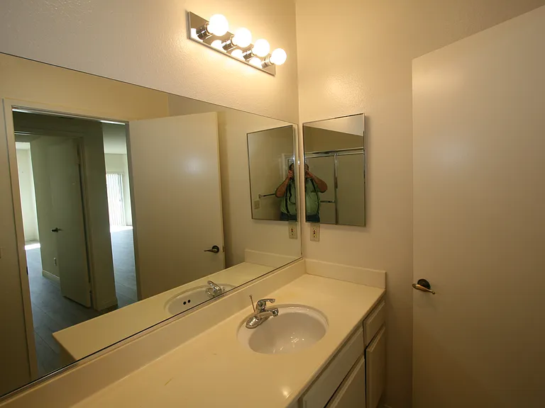 3637 Clarington Ave #112 — Photo 40