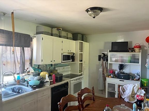3rd image of 2280 Curtis Rd