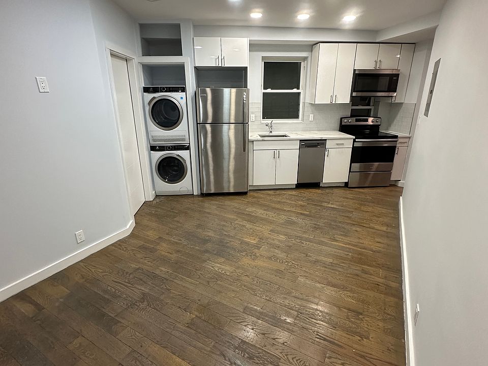 1st image of 207 E 205th St #1