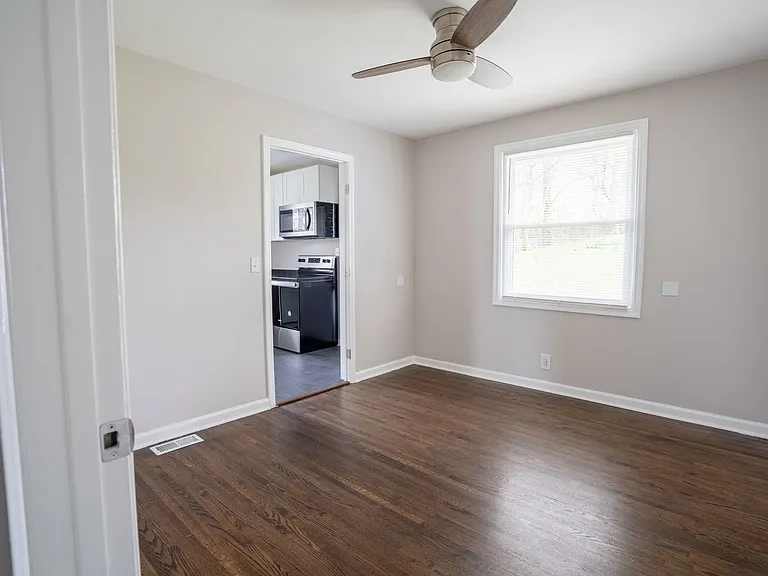 3914 Creekside Dr — Photo 9