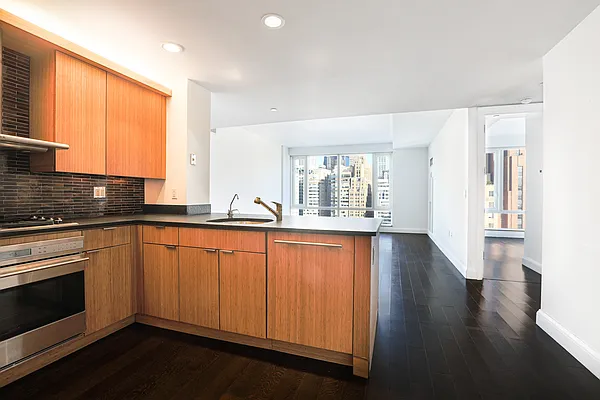 Rented by Landmark Property Holdings LLC | media 31