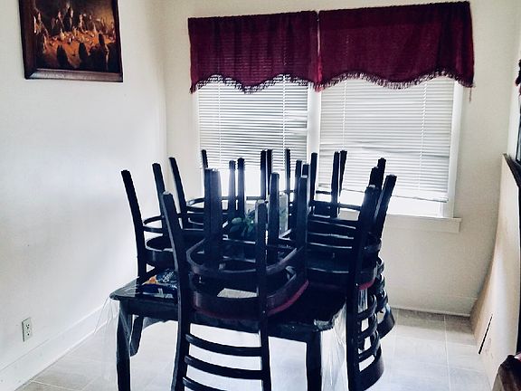 4th image of 821 Warfield Pl