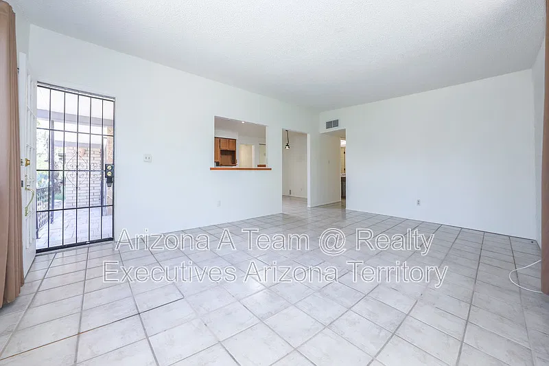 4 bed, 2.0 bath, 1447 sqft, $1,750 — Photo 2