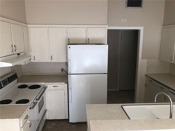 3rd image of 2025 Lincoln Dr