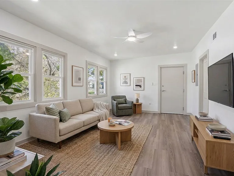 720 Spain St #2B — Photo 1