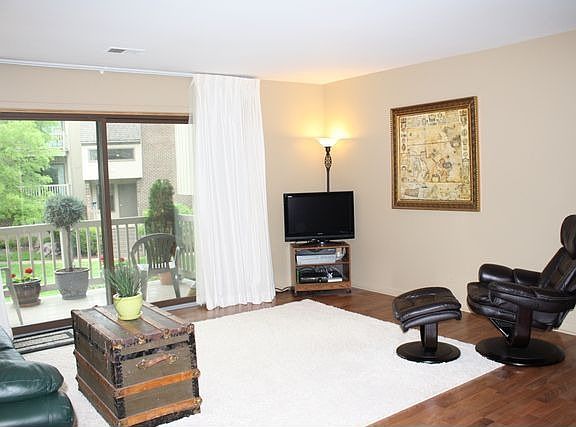 4th image of 500 Woodingham Dr APT 12