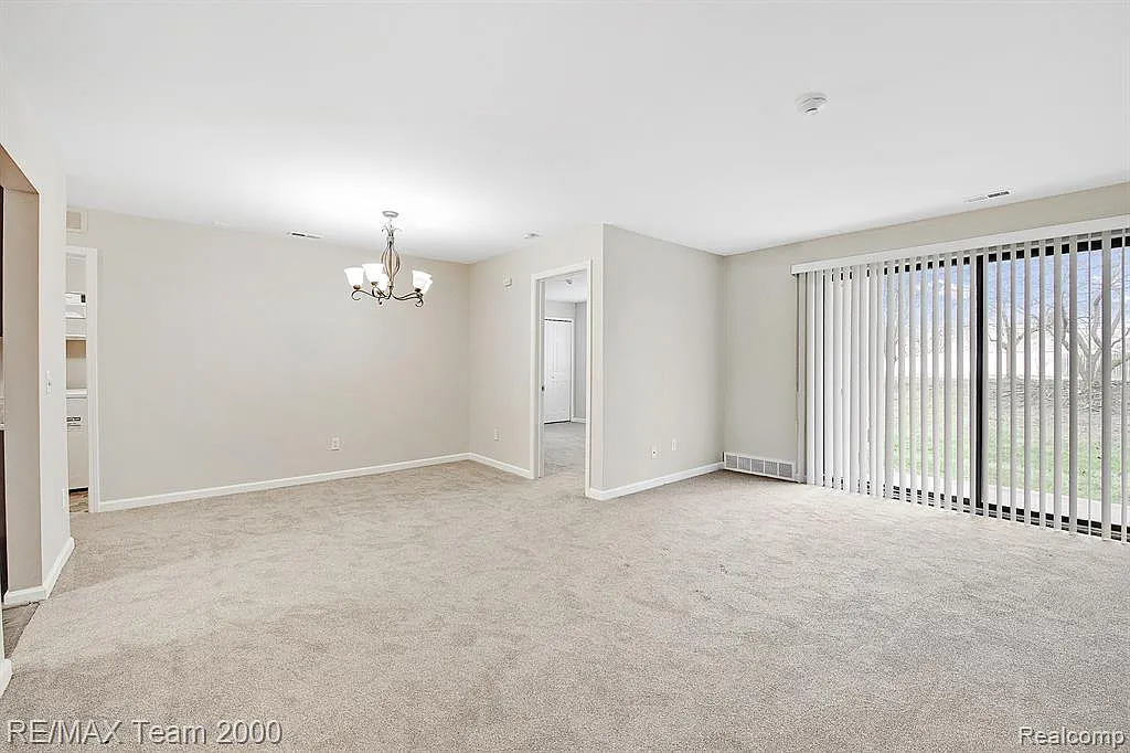 2 bed, 2.0 bath, 1028 sqft, $1,700 — Photo 4
