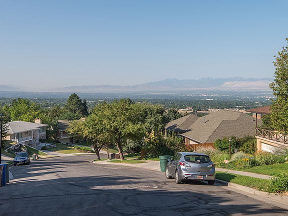 4th image of 2217 S Belaire Dr