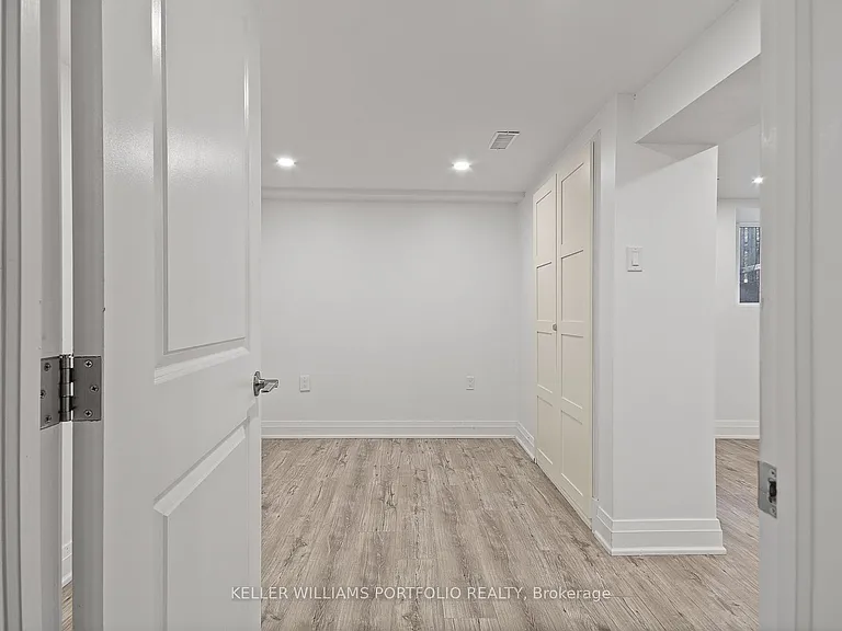 35 Humberside Ave #1 — Photo 3