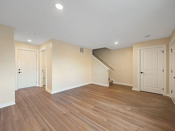 5th image of 2166 Cottage Ave E #3
