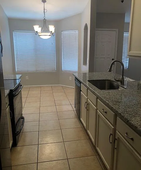 960 E Mountain View Rd — Photo 7